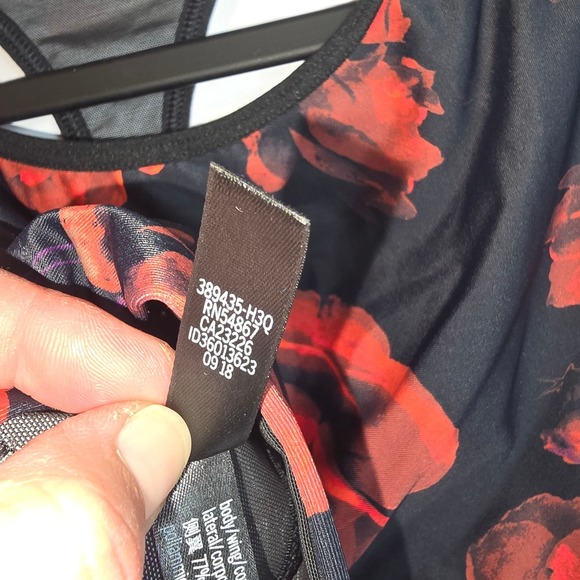 Victoria Secret Sports Bra Legging Set Black Roses Racer Back Athletic Mediu NWT - Picture 6 of 13